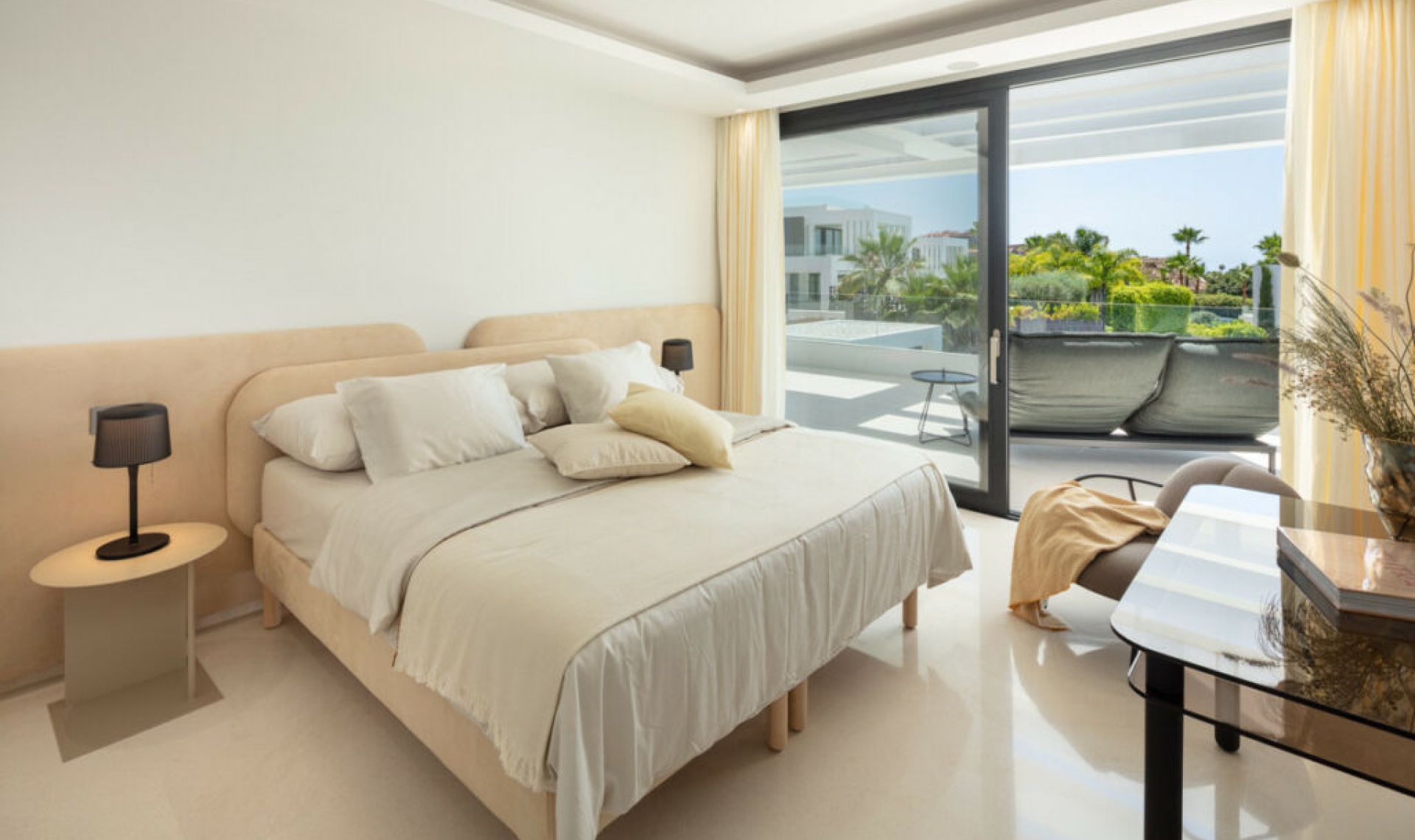 Resale - House -
Nueva Andalucía