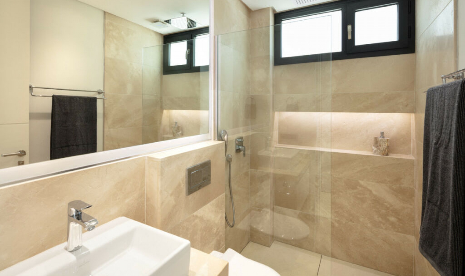 Resale - House -
Nueva Andalucía