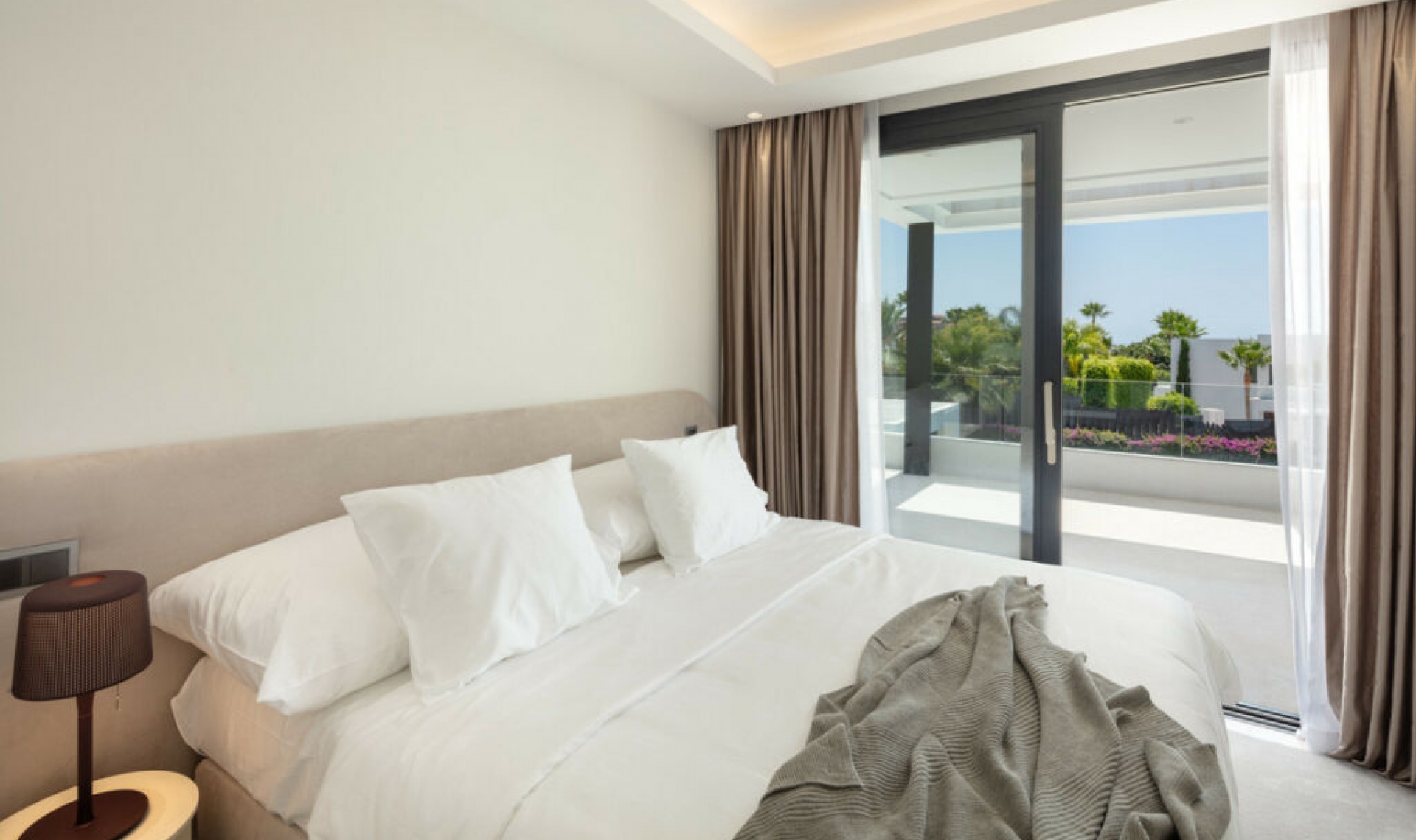 Resale - House -
Nueva Andalucía