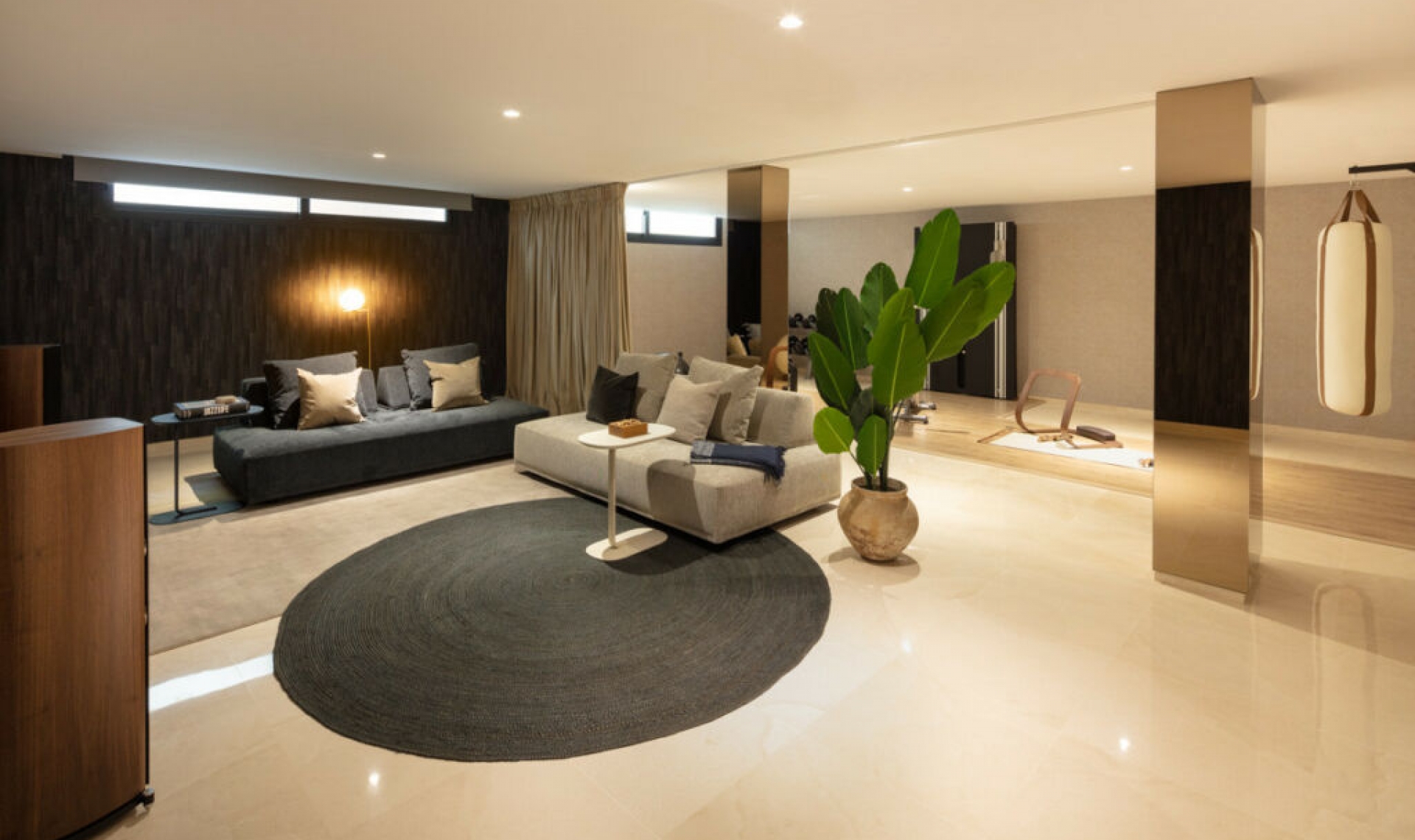 Resale - House -
Nueva Andalucía