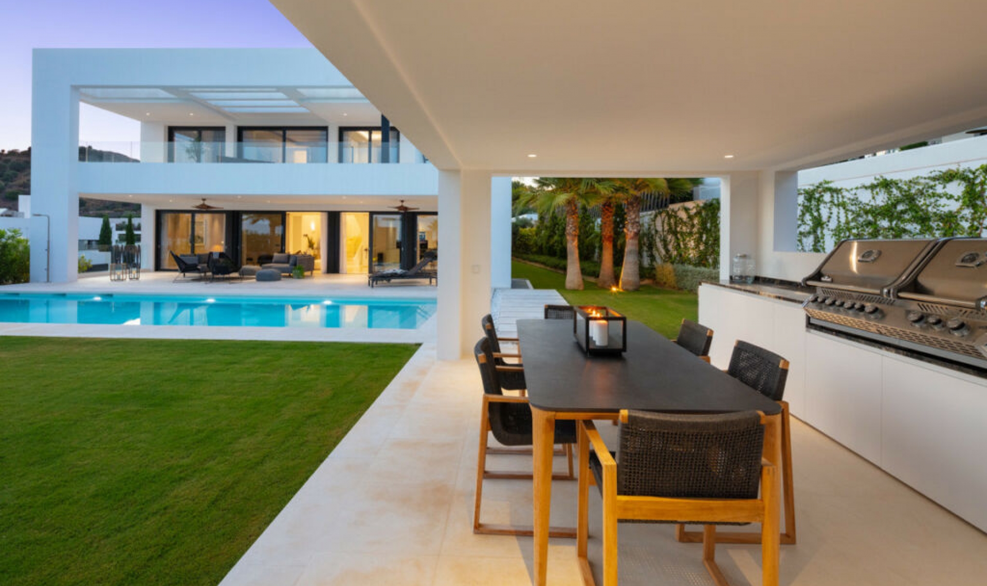 Resale - House -
Nueva Andalucía