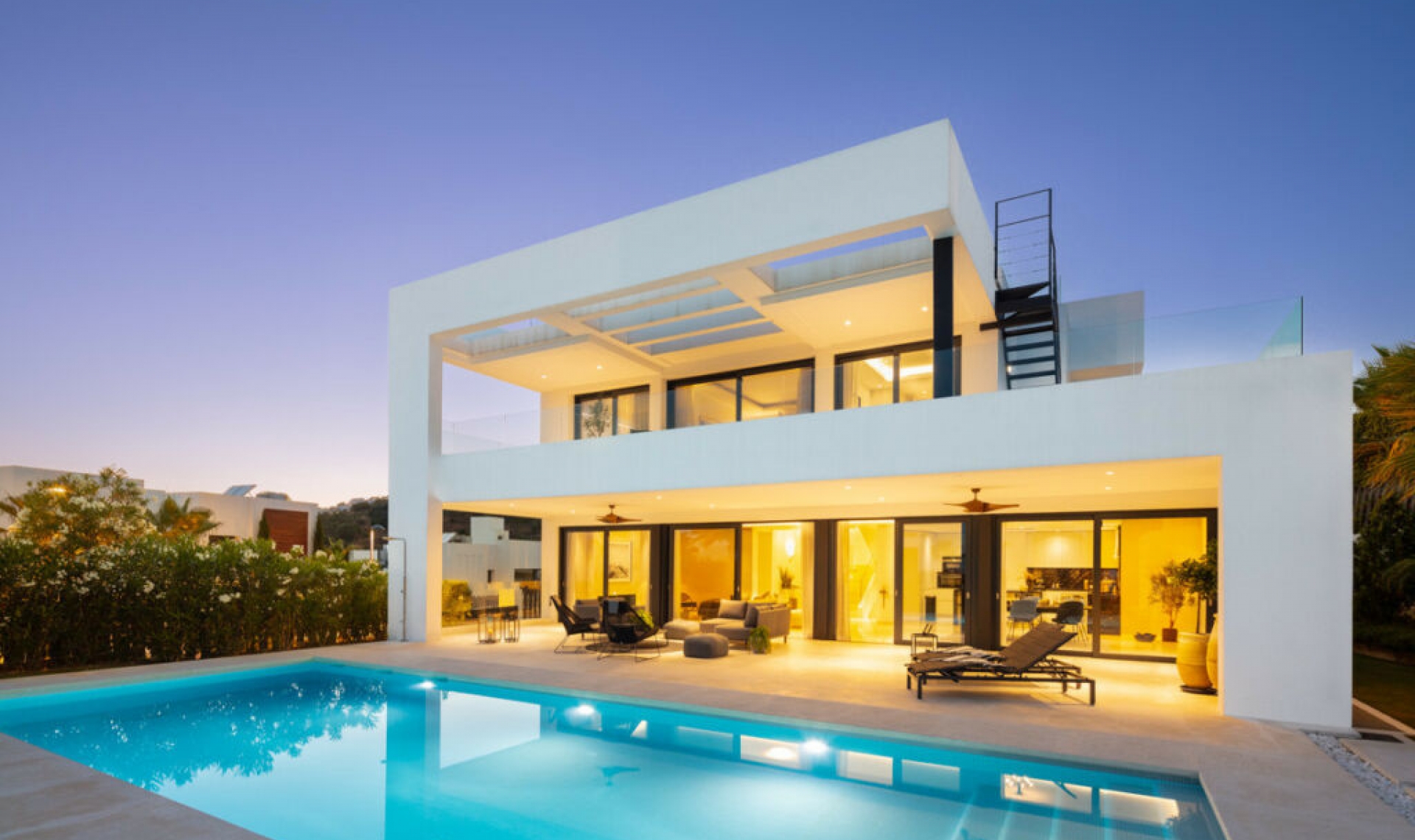 Resale - House -
Nueva Andalucía