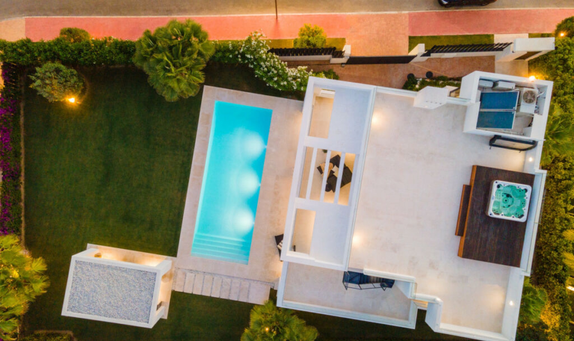 Resale - House -
Nueva Andalucía