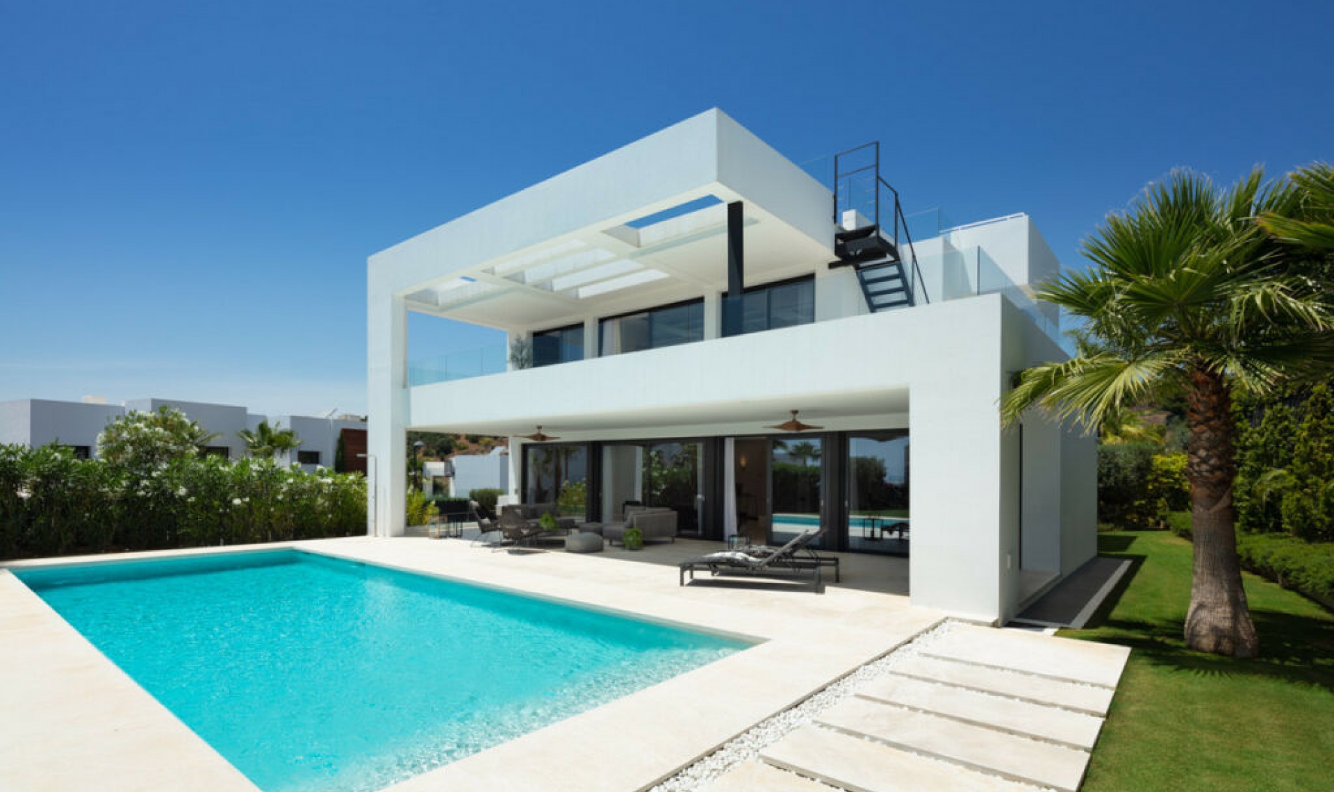 Resale - House -
Nueva Andalucía