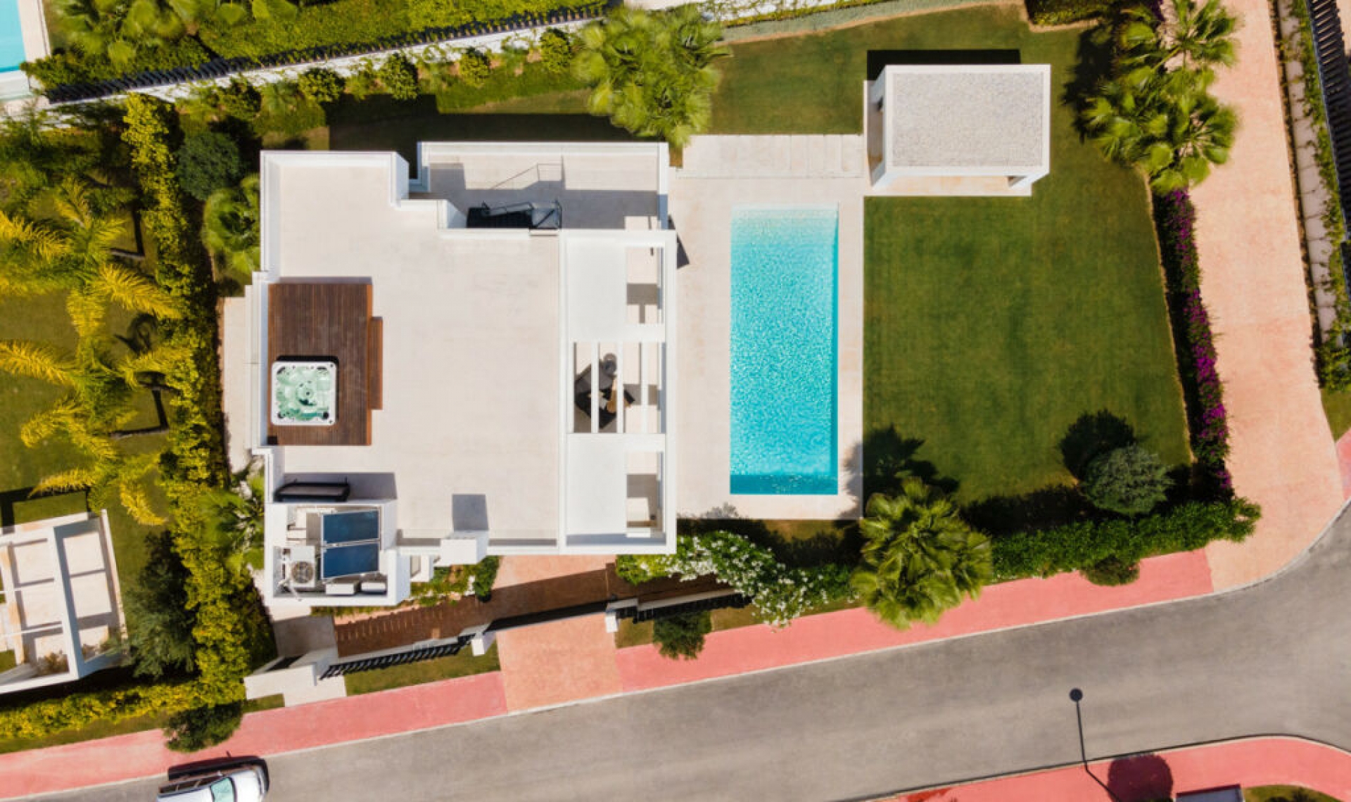 Resale - House -
Nueva Andalucía