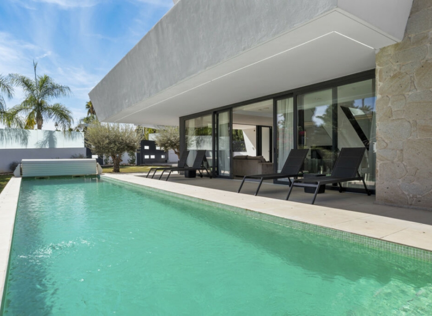 Resale - House -
Nueva Andalucía