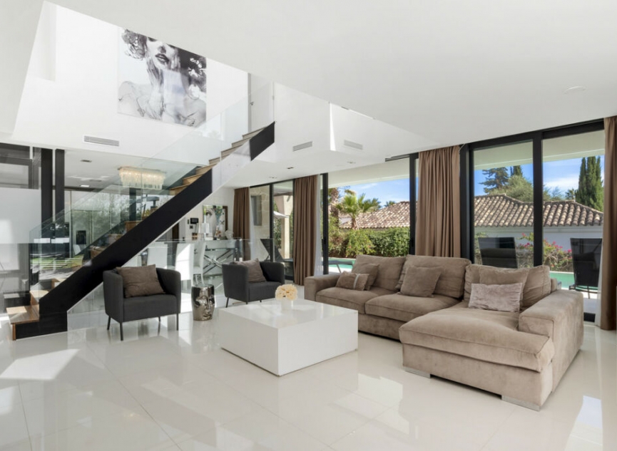 Resale - House -
Nueva Andalucía