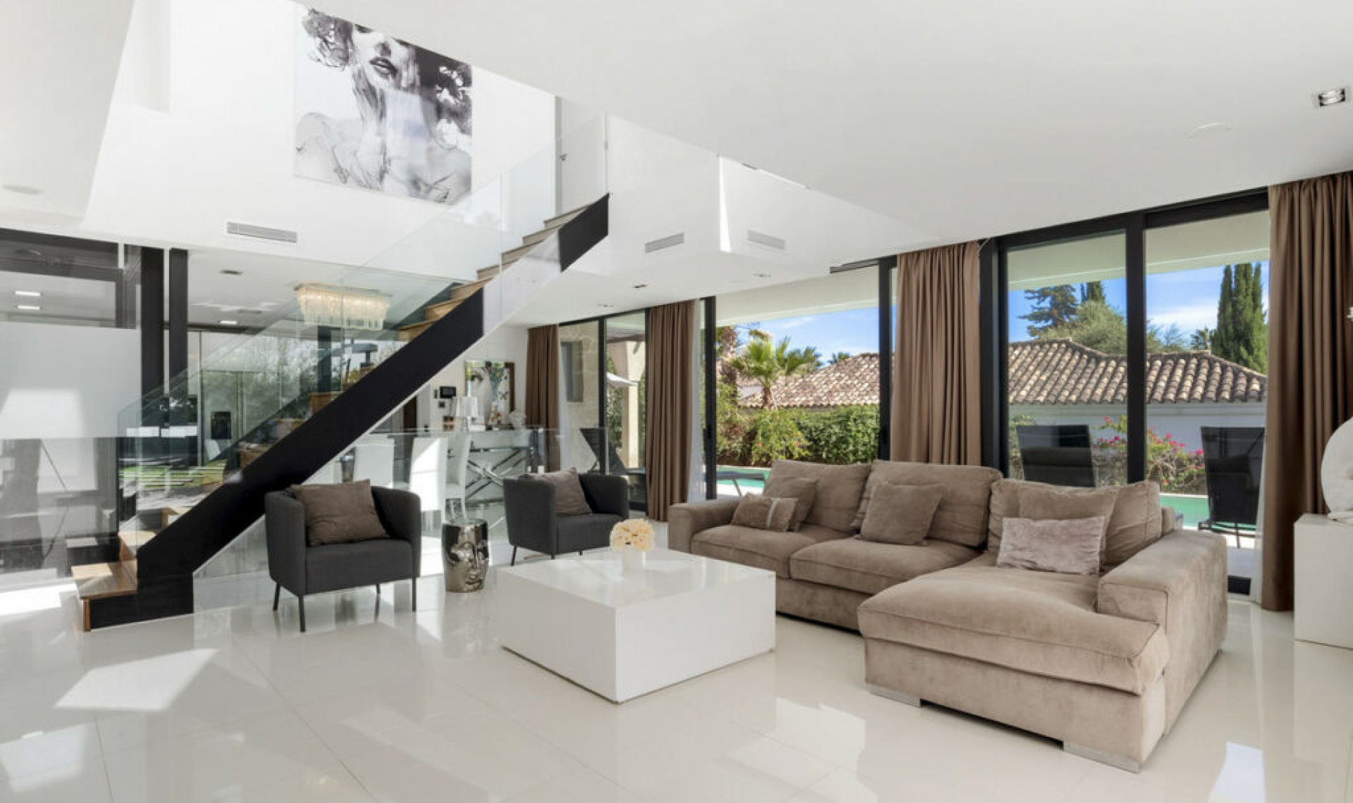 Resale - House -
Nueva Andalucía