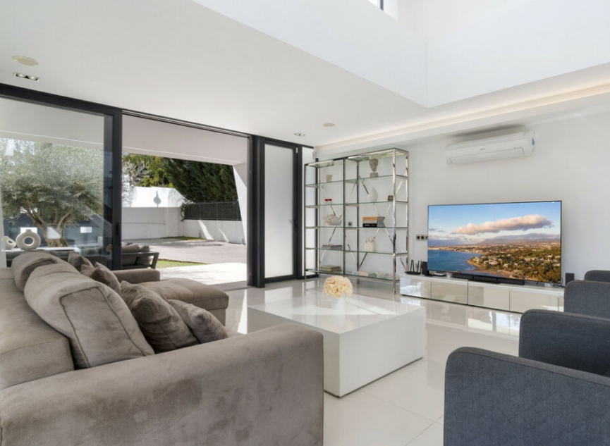 Resale - House -
Nueva Andalucía