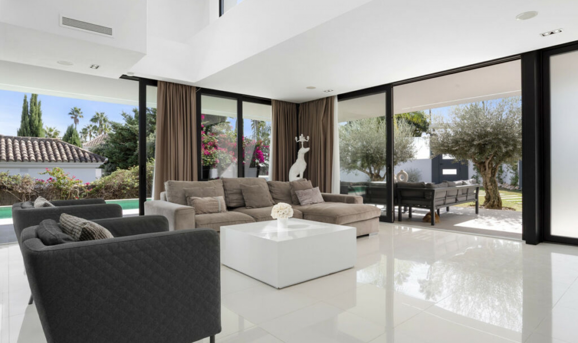 Resale - House -
Nueva Andalucía
