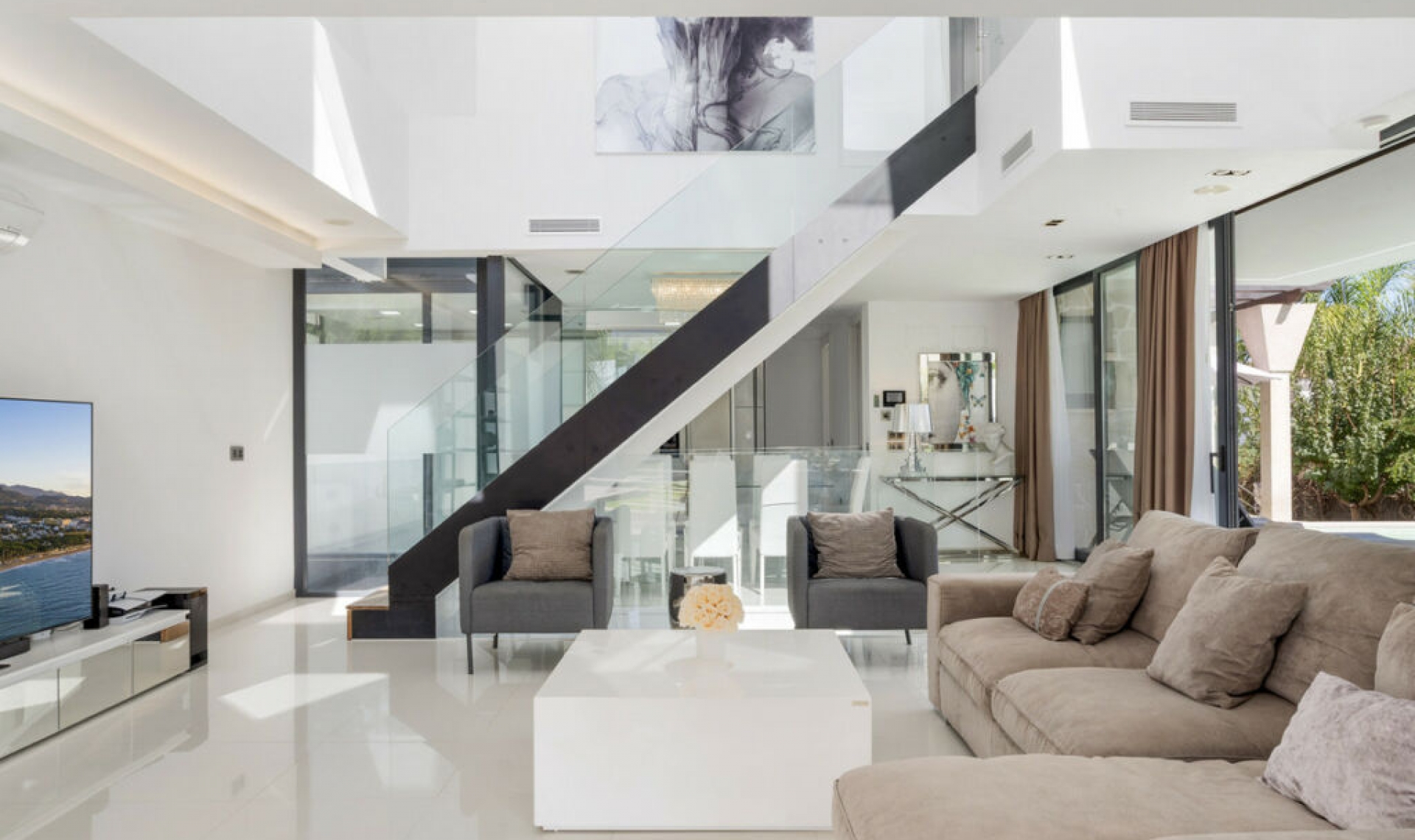 Resale - House -
Nueva Andalucía