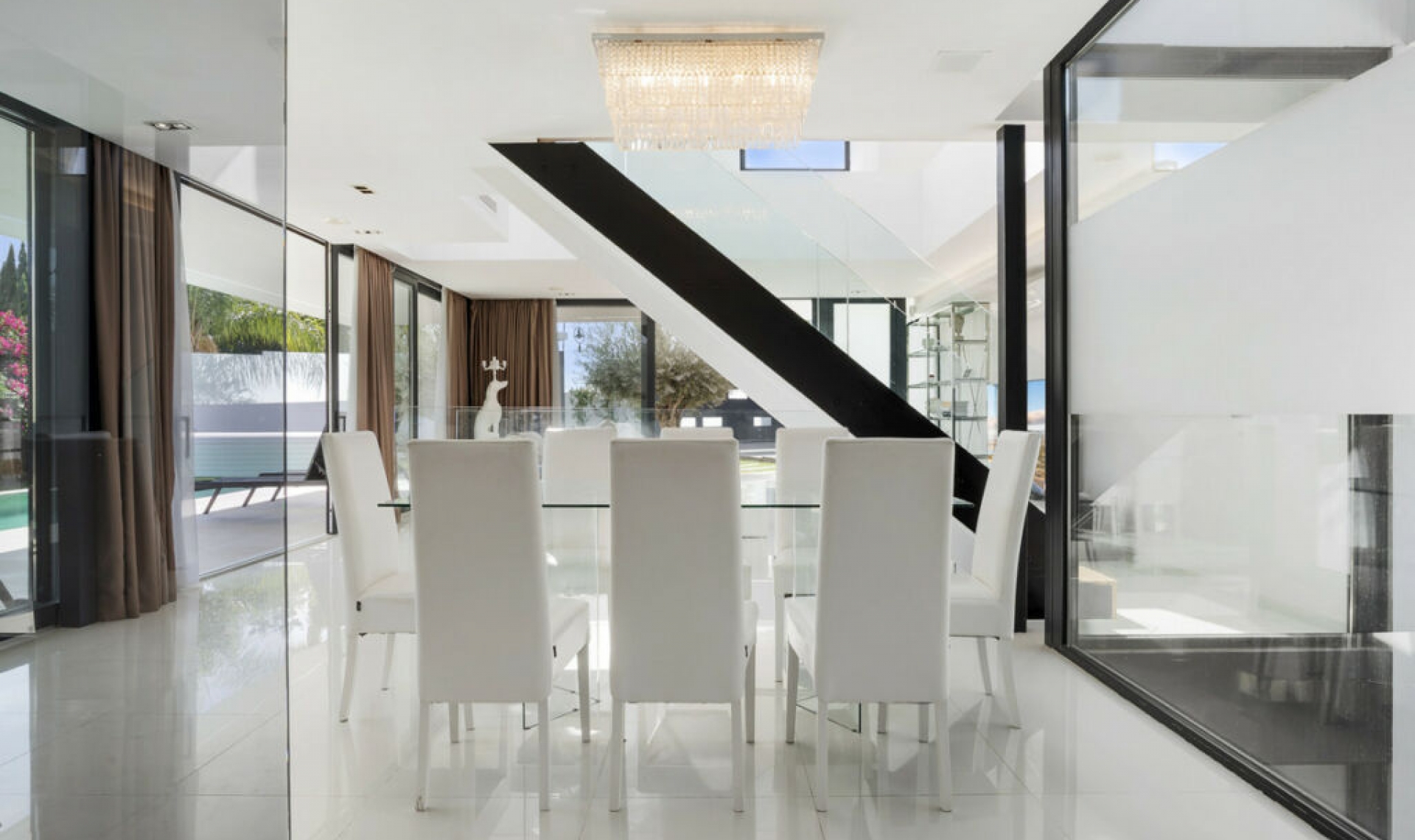 Resale - House -
Nueva Andalucía