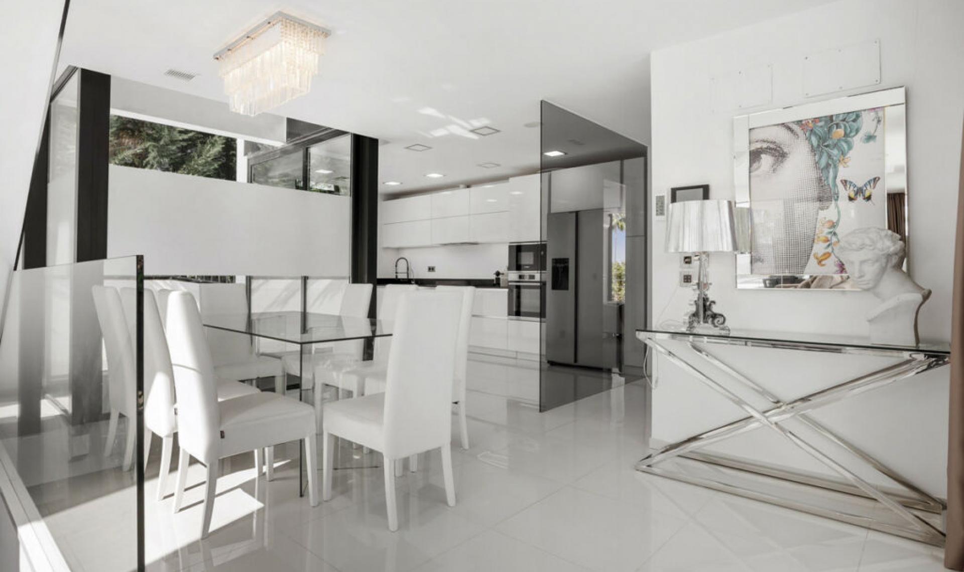 Resale - House -
Nueva Andalucía