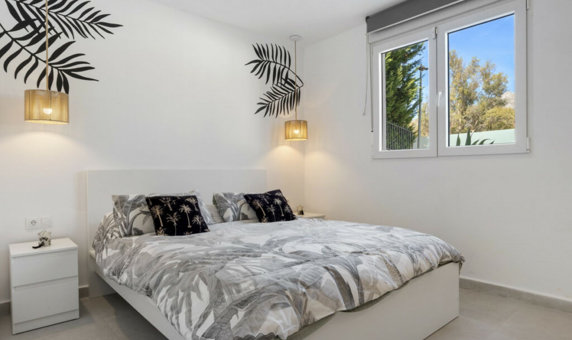 Resale - House -
Nueva Andalucía