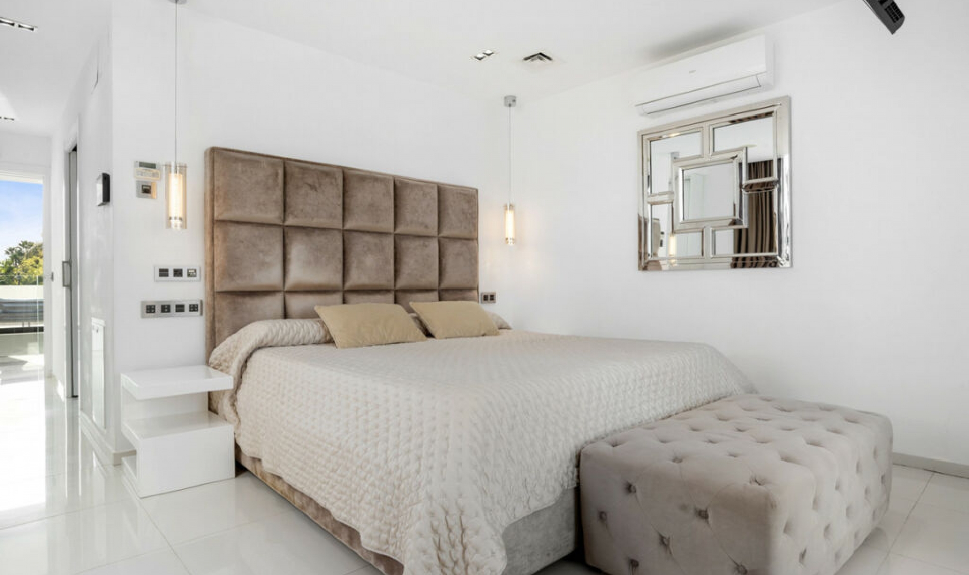 Resale - House -
Nueva Andalucía