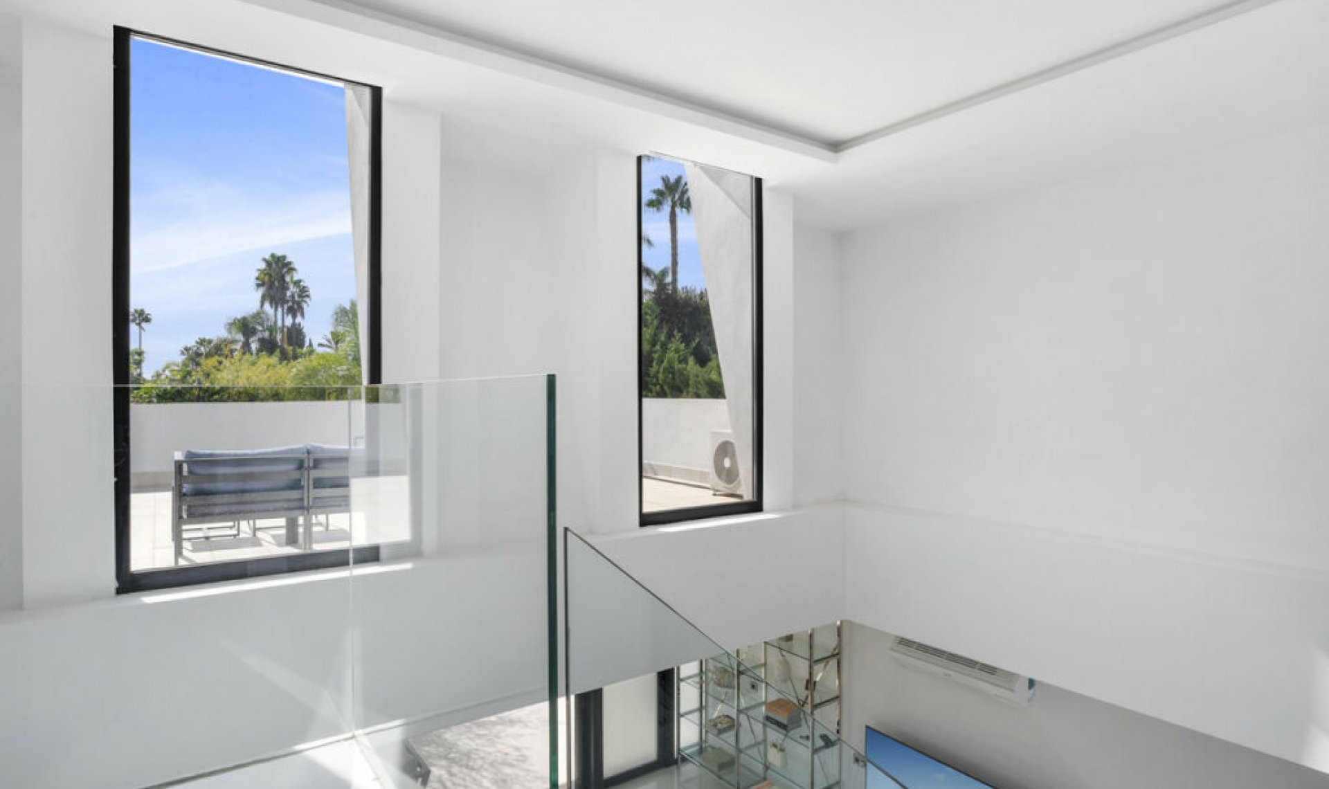 Resale - House -
Nueva Andalucía