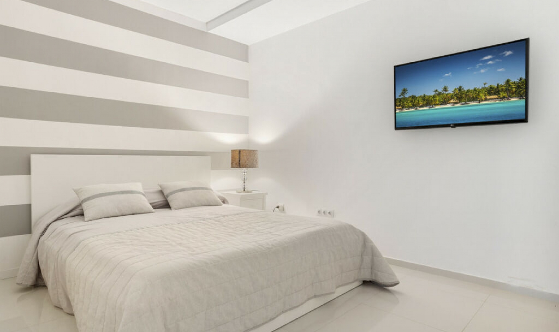 Resale - House -
Nueva Andalucía