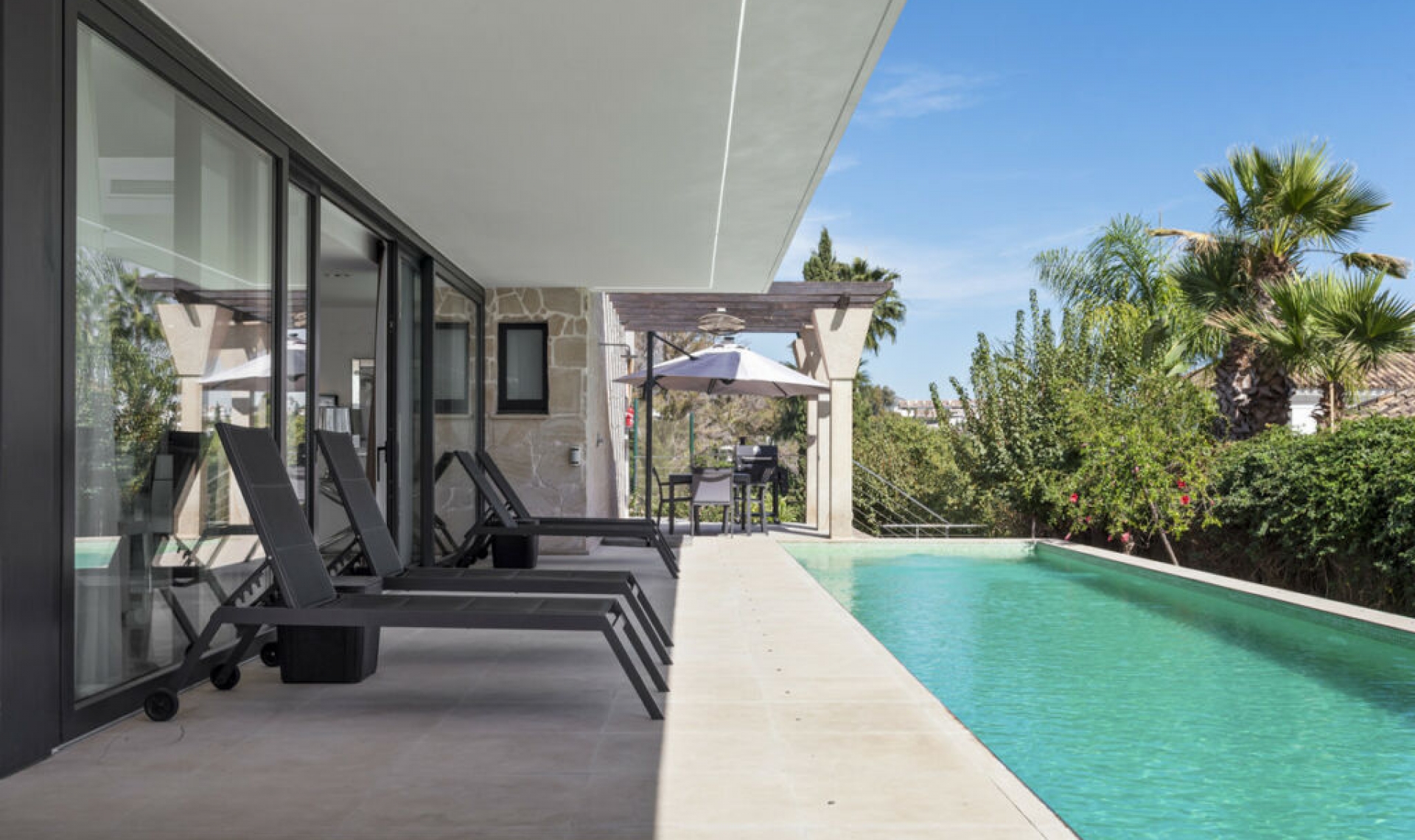 Resale - House -
Nueva Andalucía
