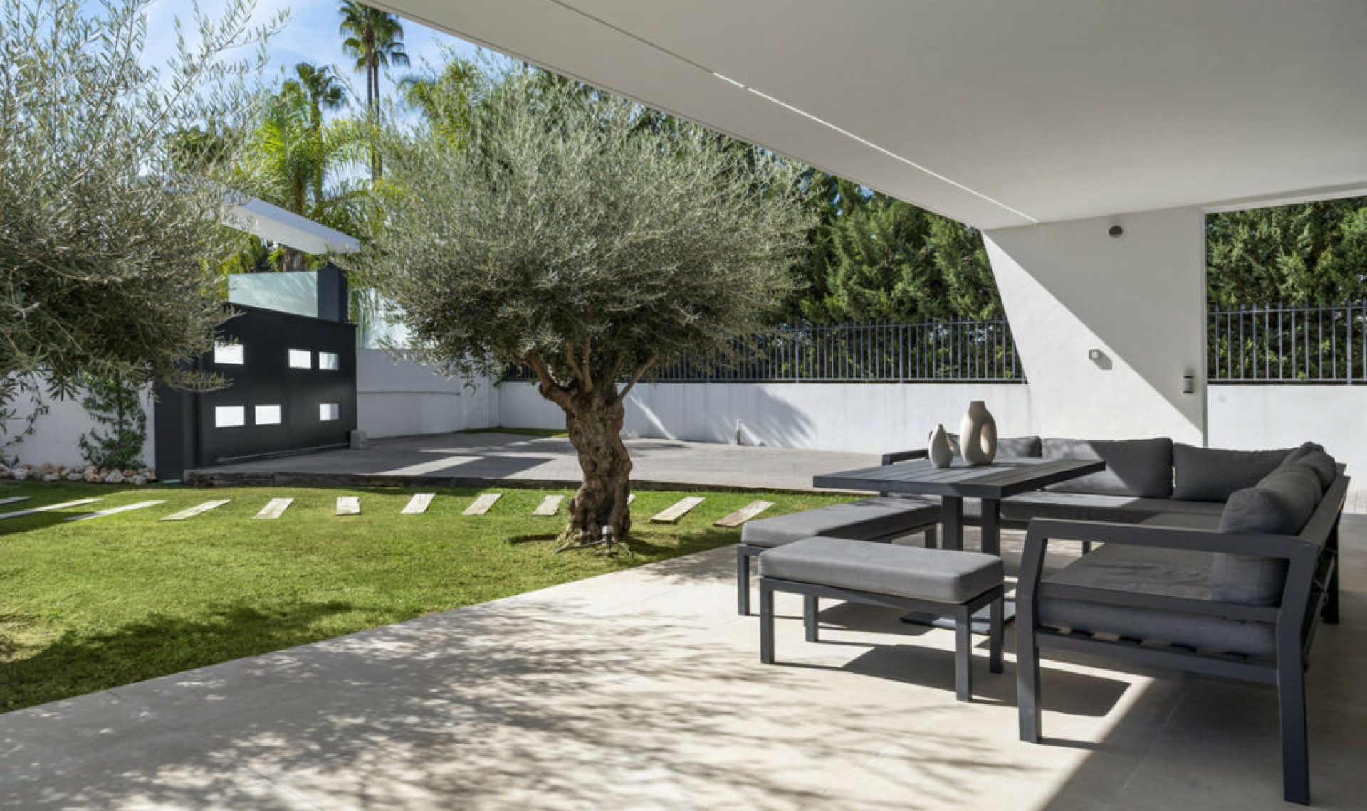 Resale - House -
Nueva Andalucía
