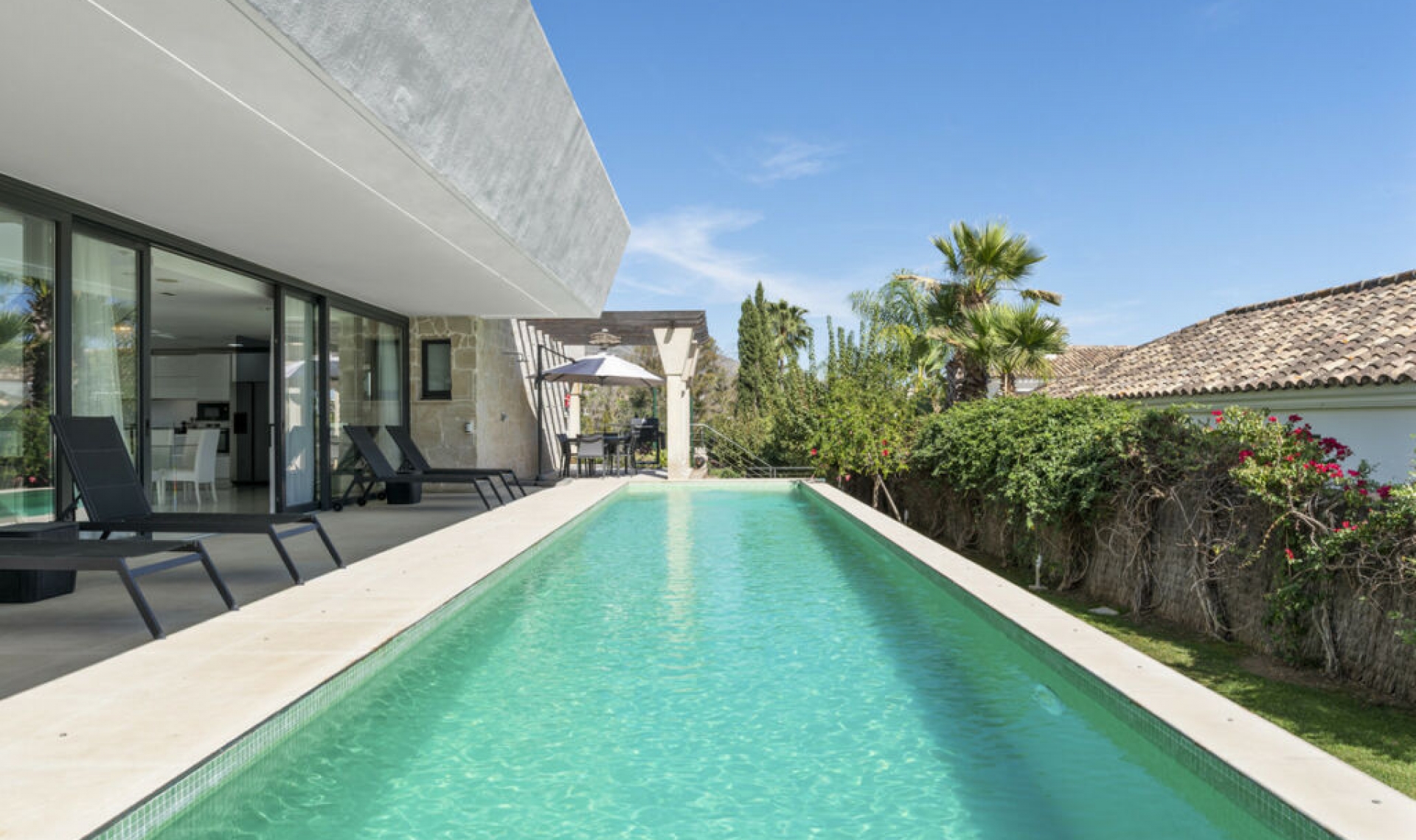 Resale - House -
Nueva Andalucía