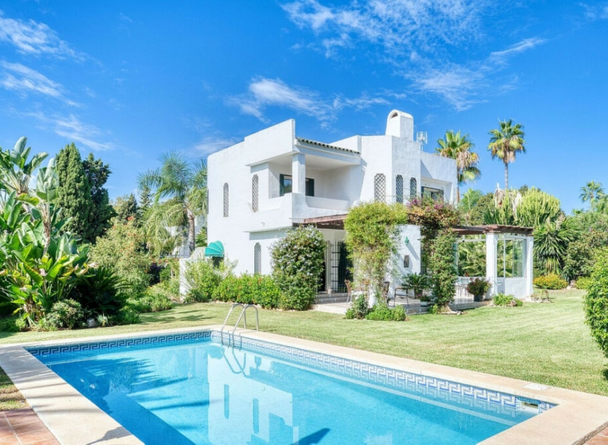 Resale - House -
Nueva Andalucía