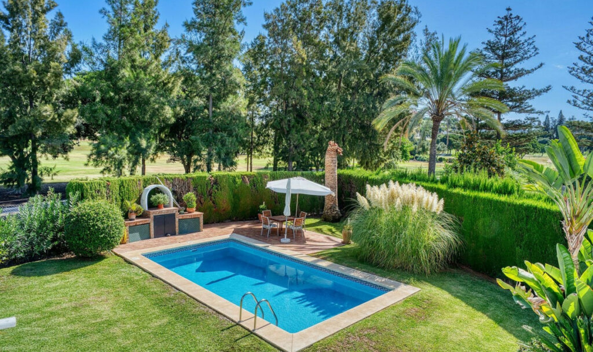 Resale - House -
Nueva Andalucía