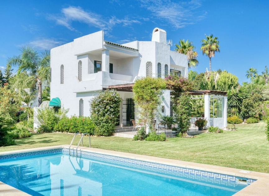 Resale - House -
Nueva Andalucía