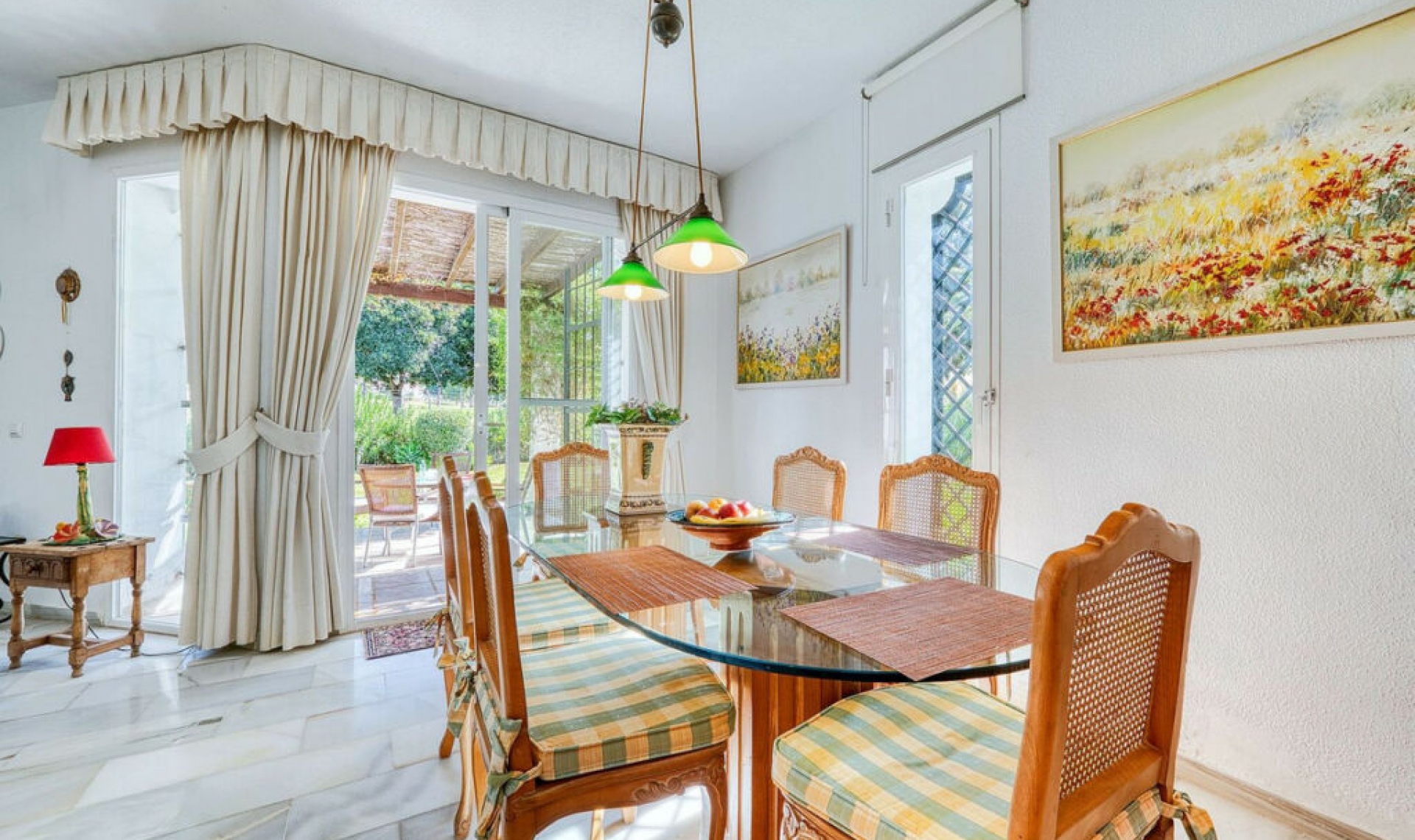 Resale - House -
Nueva Andalucía