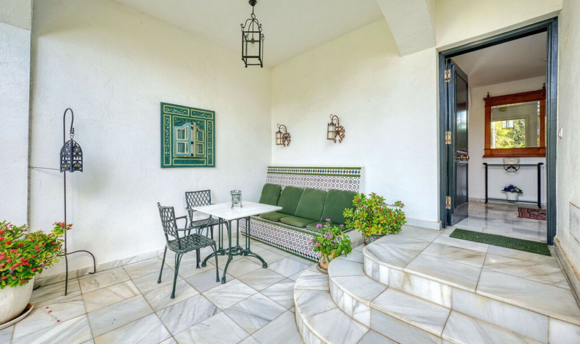 Resale - House -
Nueva Andalucía