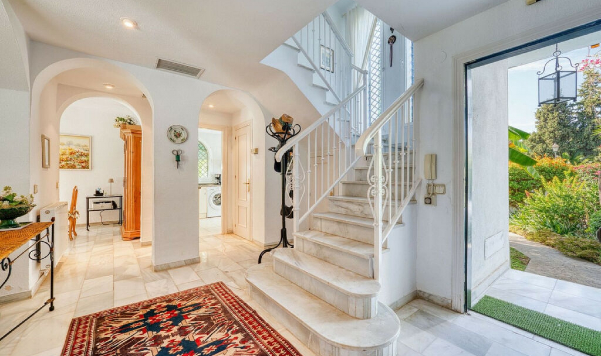 Resale - House -
Nueva Andalucía