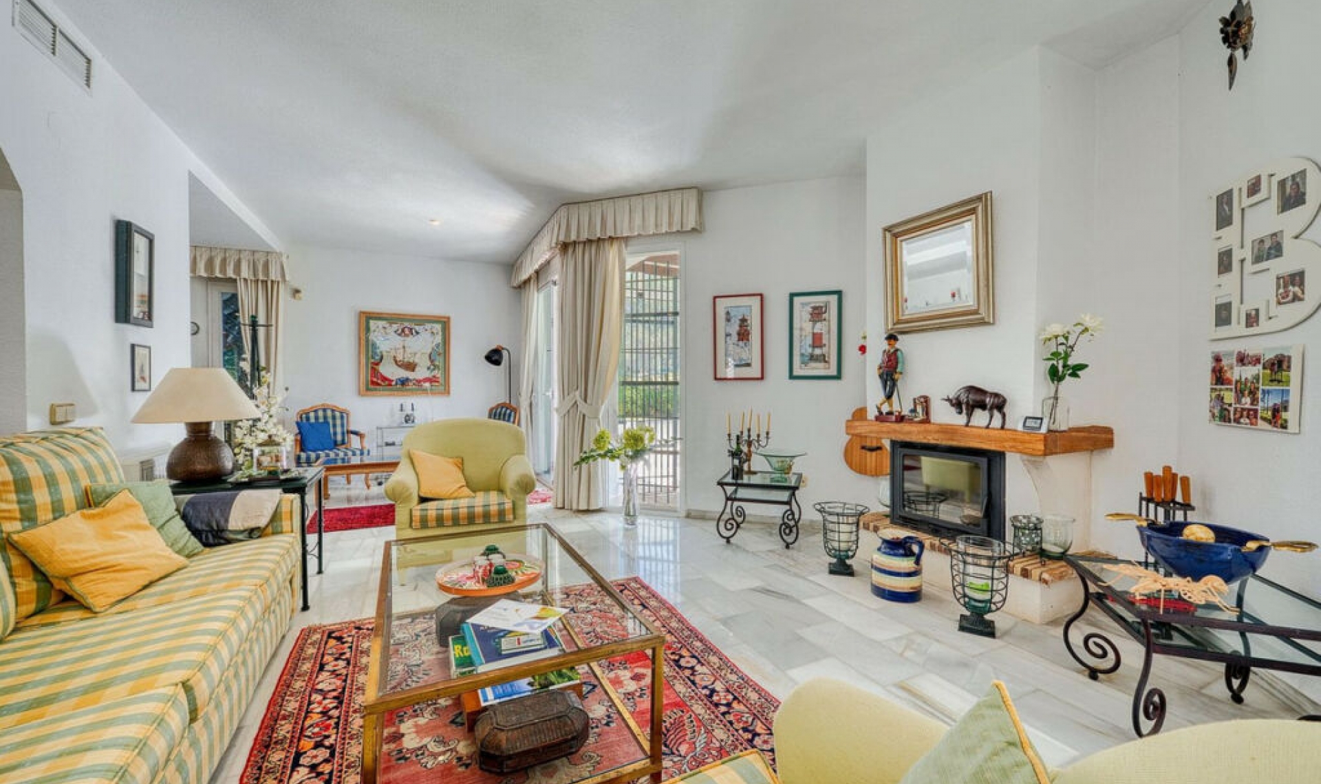 Resale - House -
Nueva Andalucía