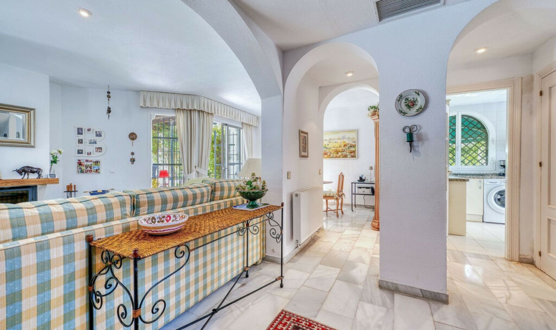 Resale - House -
Nueva Andalucía