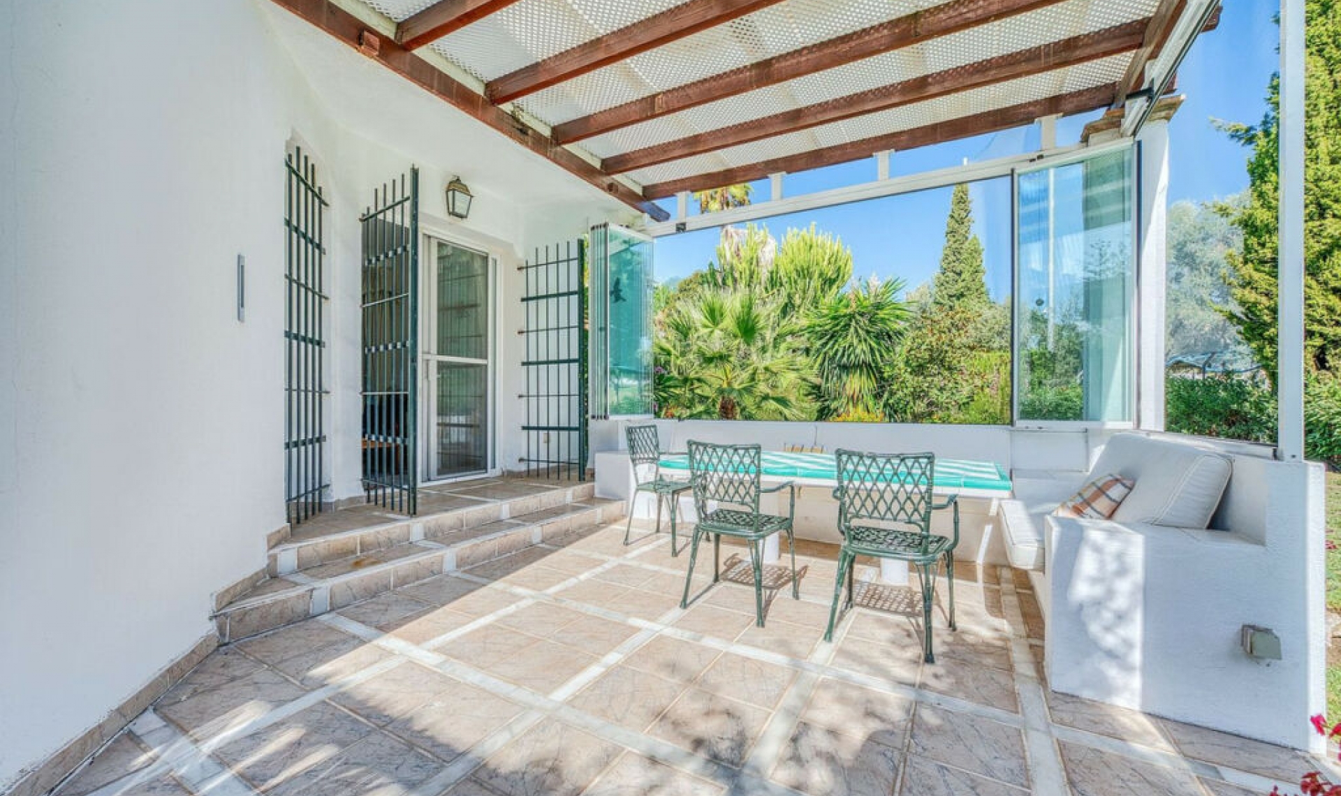 Resale - House -
Nueva Andalucía