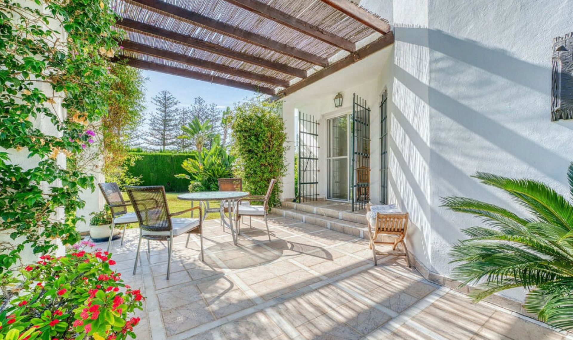 Resale - House -
Nueva Andalucía