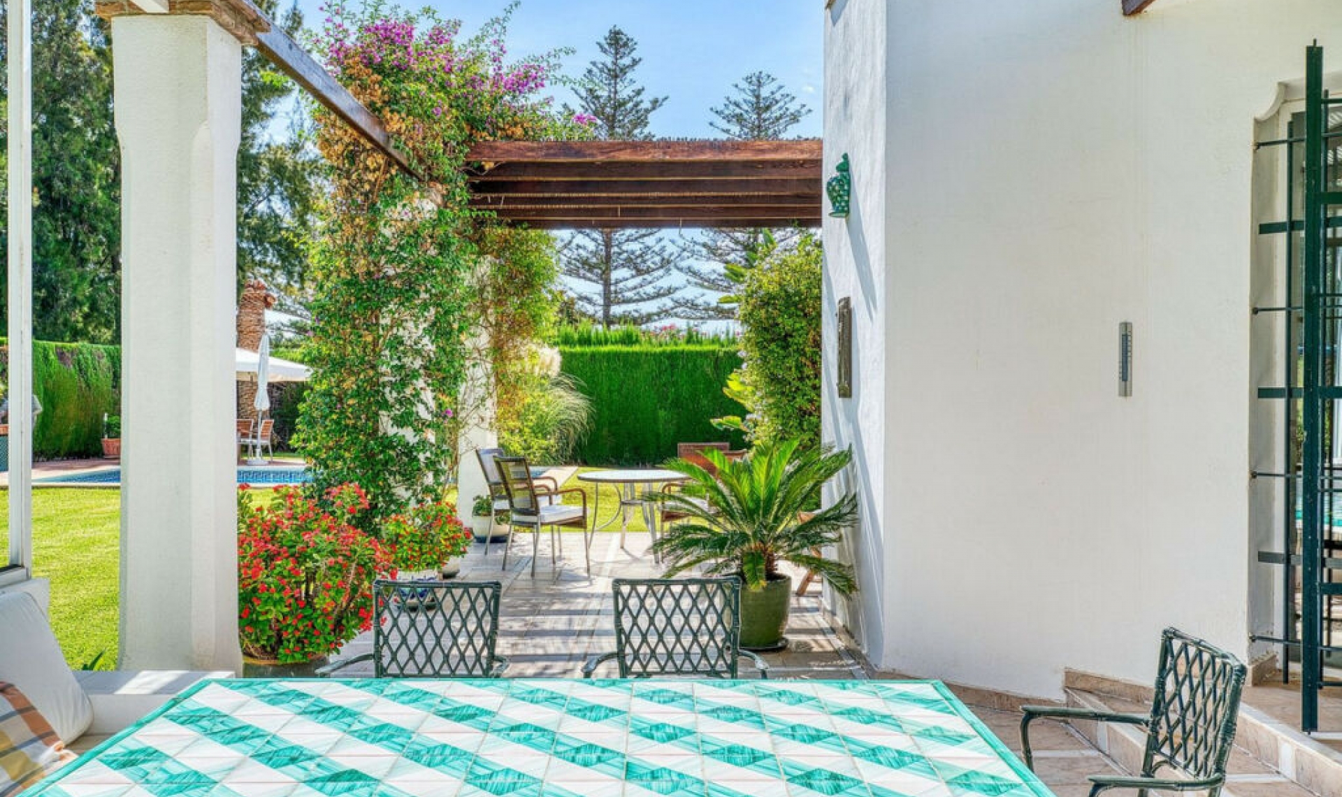 Resale - House -
Nueva Andalucía