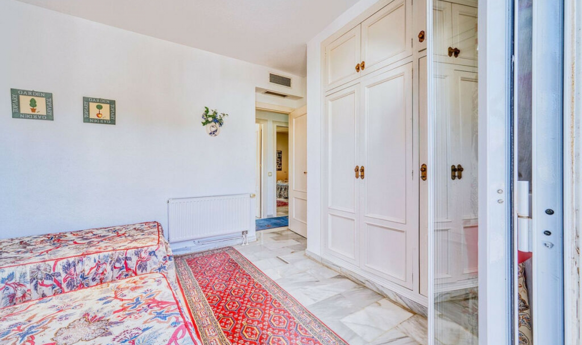 Resale - House -
Nueva Andalucía