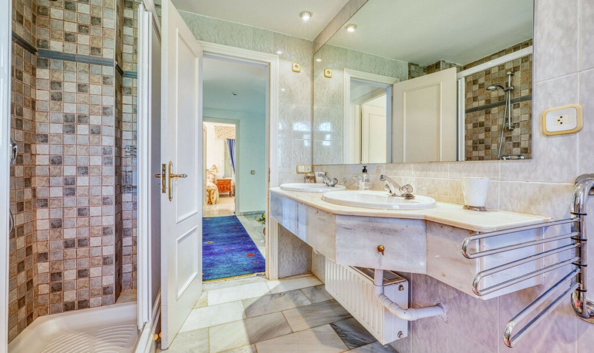 Resale - House -
Nueva Andalucía