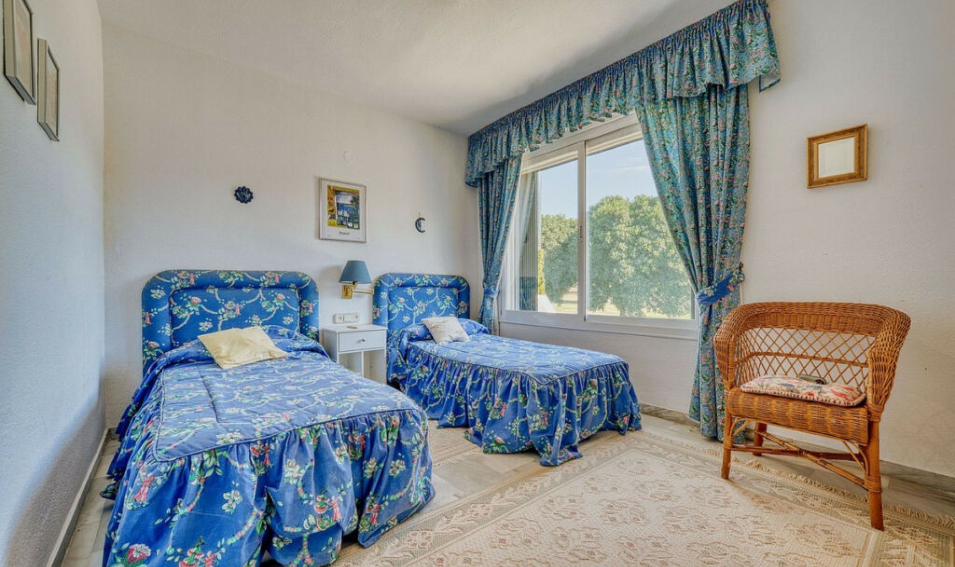 Resale - House -
Nueva Andalucía