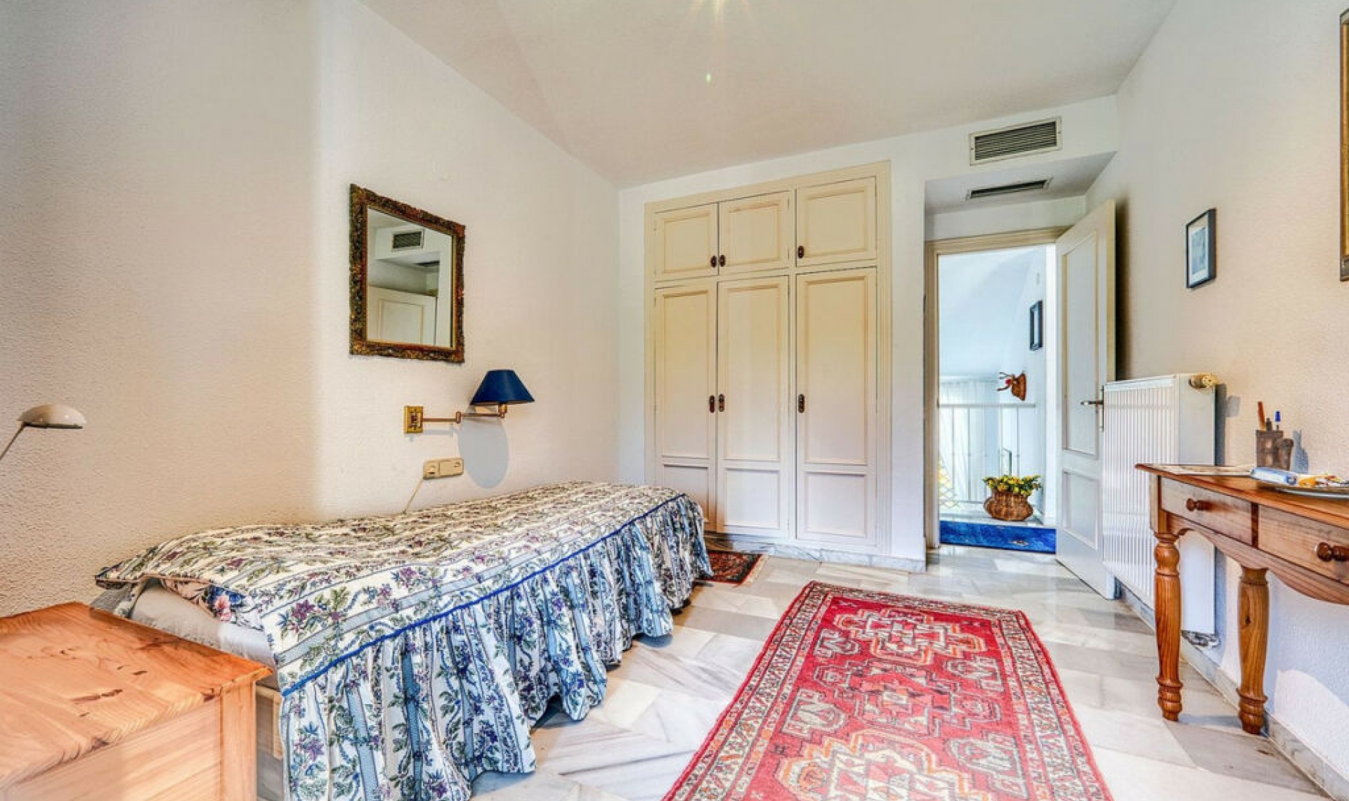 Resale - House -
Nueva Andalucía