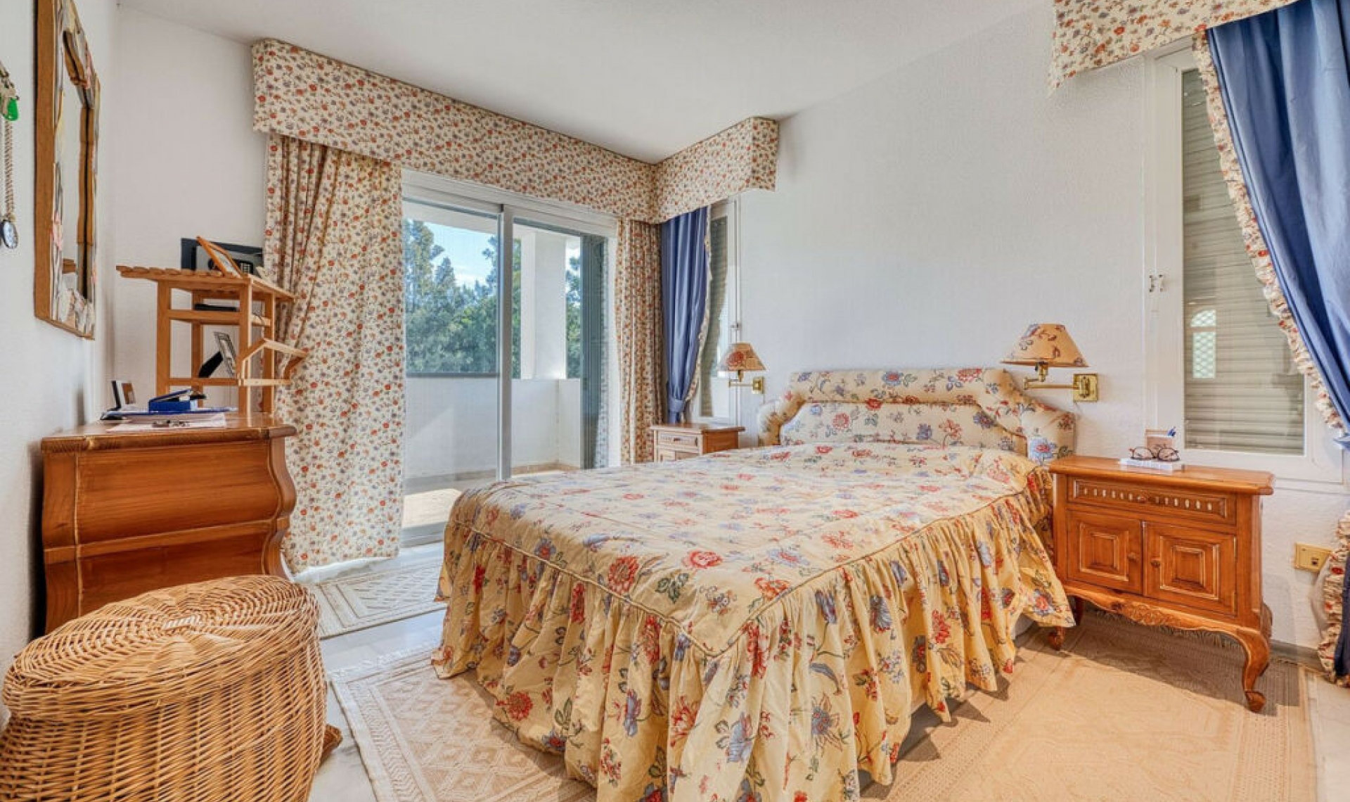 Resale - House -
Nueva Andalucía