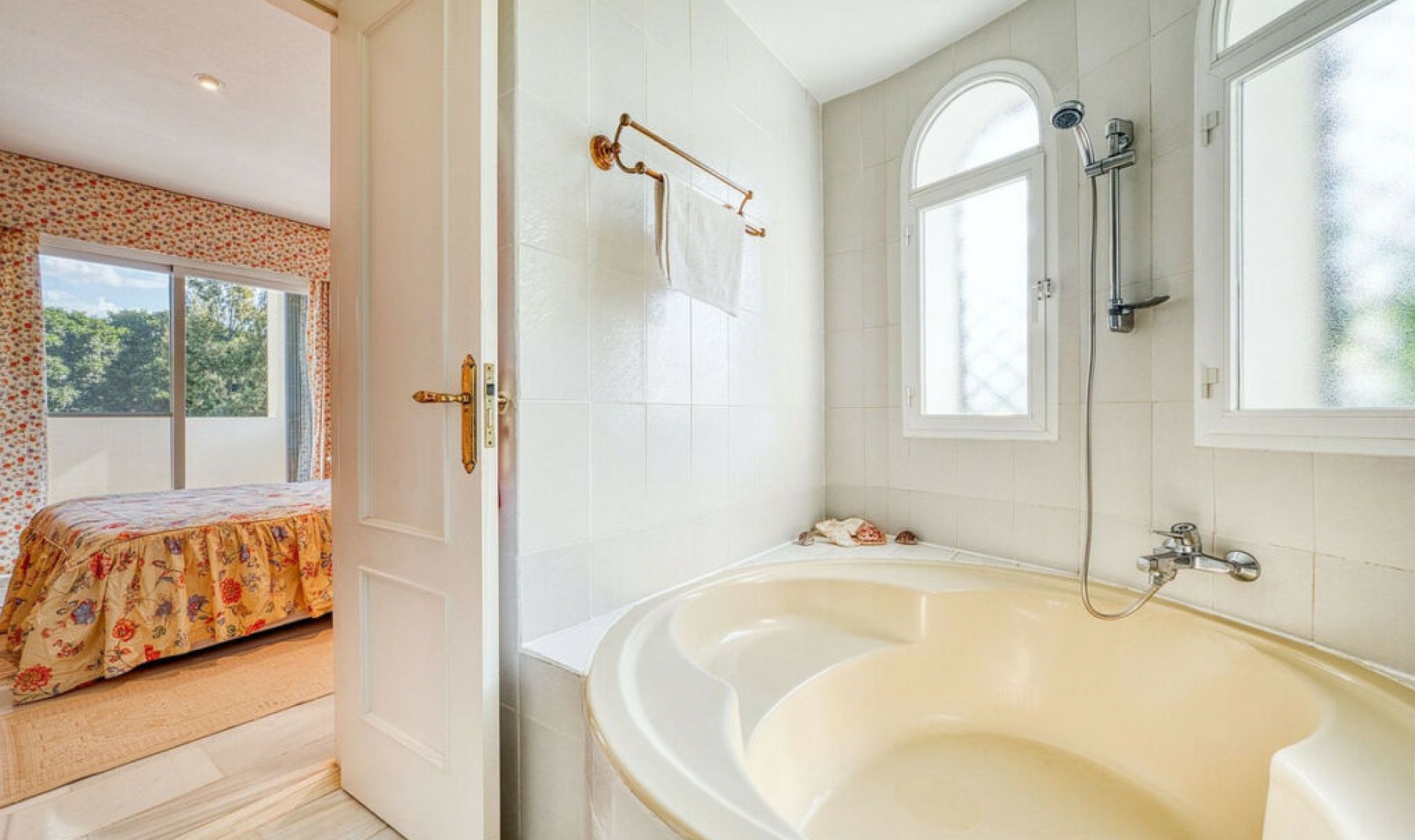 Resale - House -
Nueva Andalucía