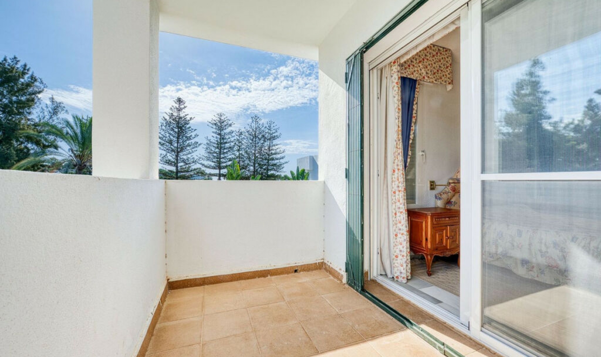 Resale - House -
Nueva Andalucía