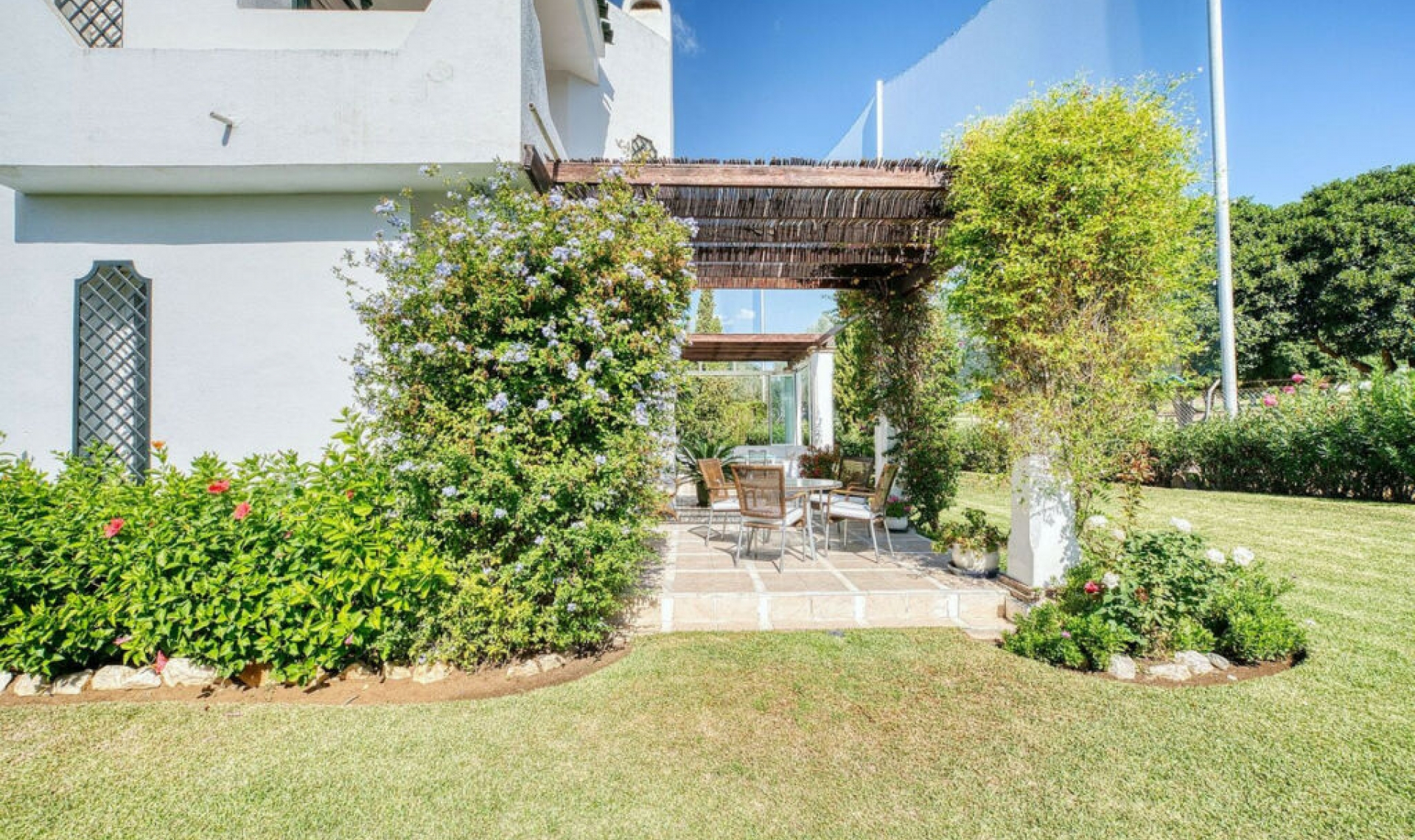 Resale - House -
Nueva Andalucía