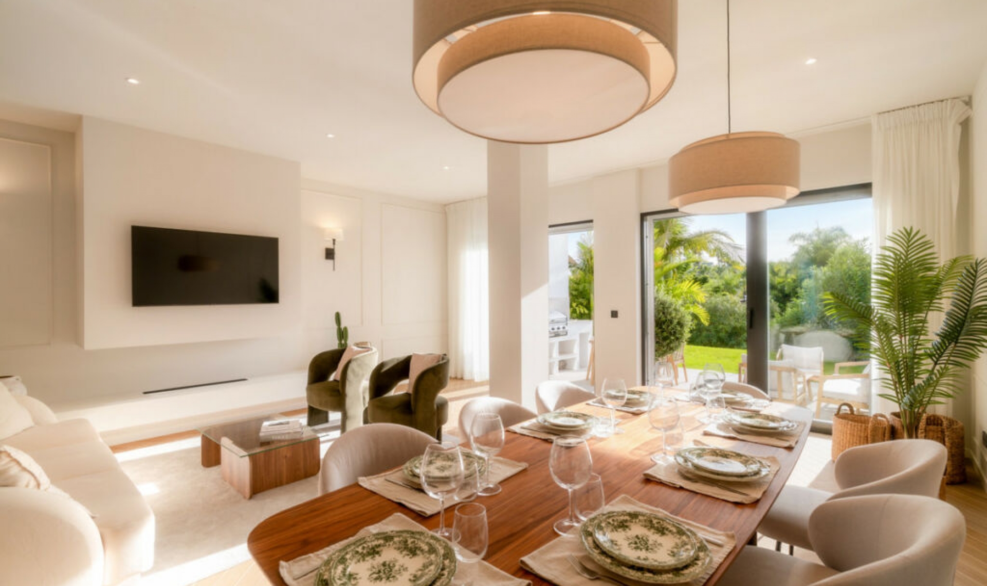 Resale - House -
Nueva Andalucía