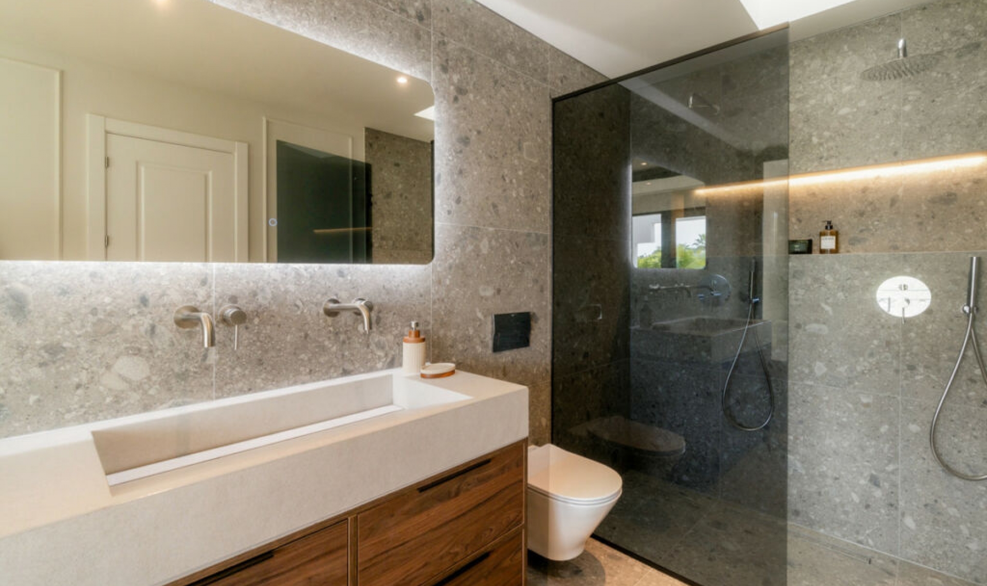 Resale - House -
Nueva Andalucía