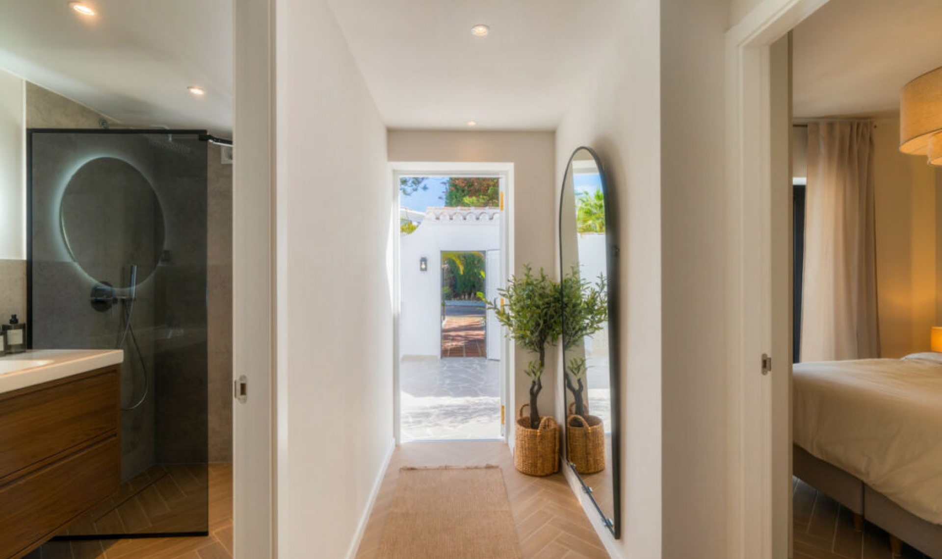 Resale - House -
Nueva Andalucía