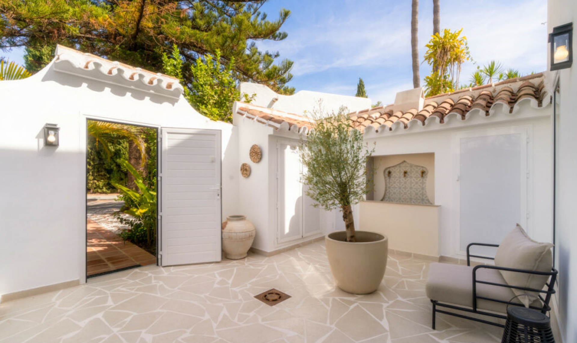 Resale - House -
Nueva Andalucía