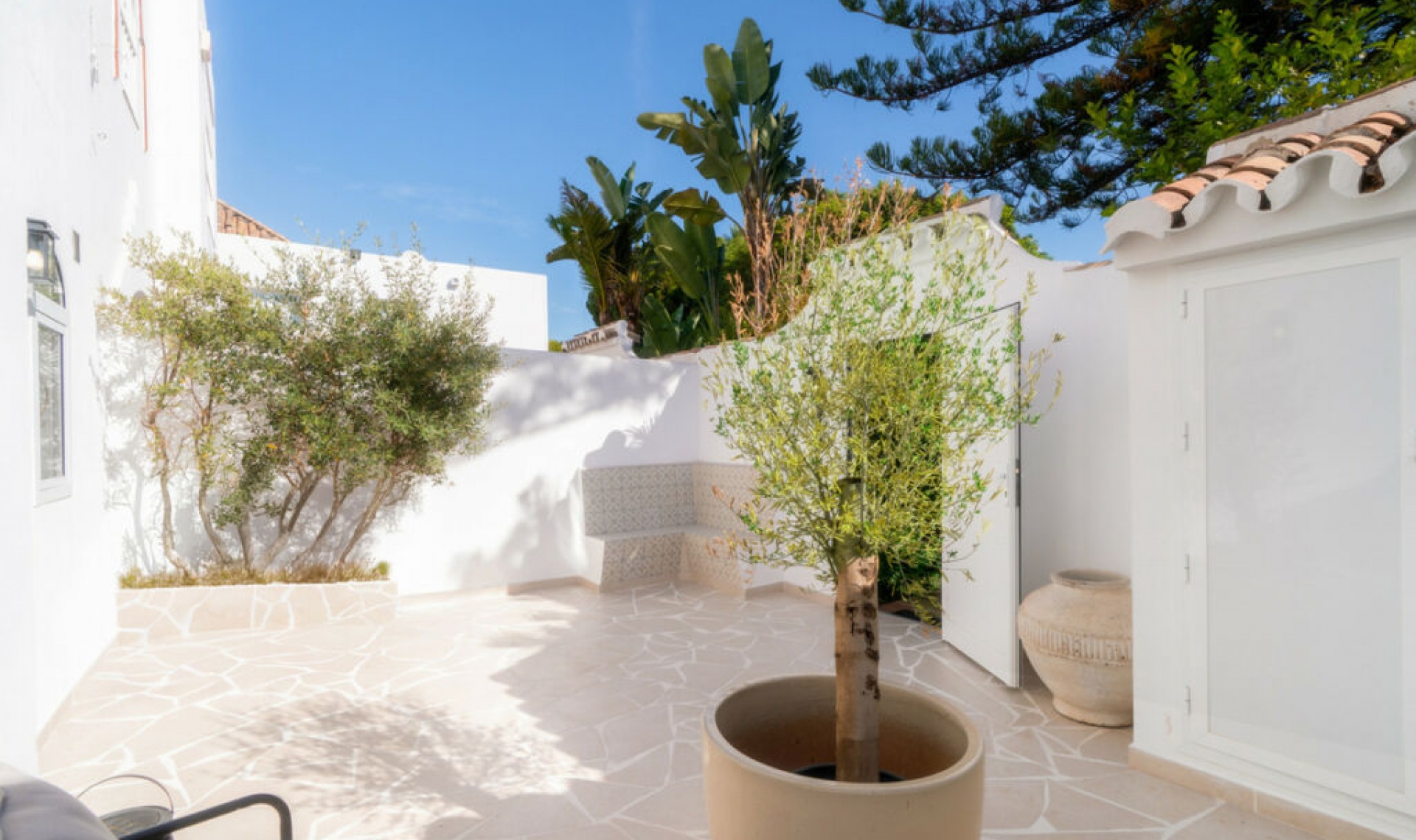 Resale - House -
Nueva Andalucía