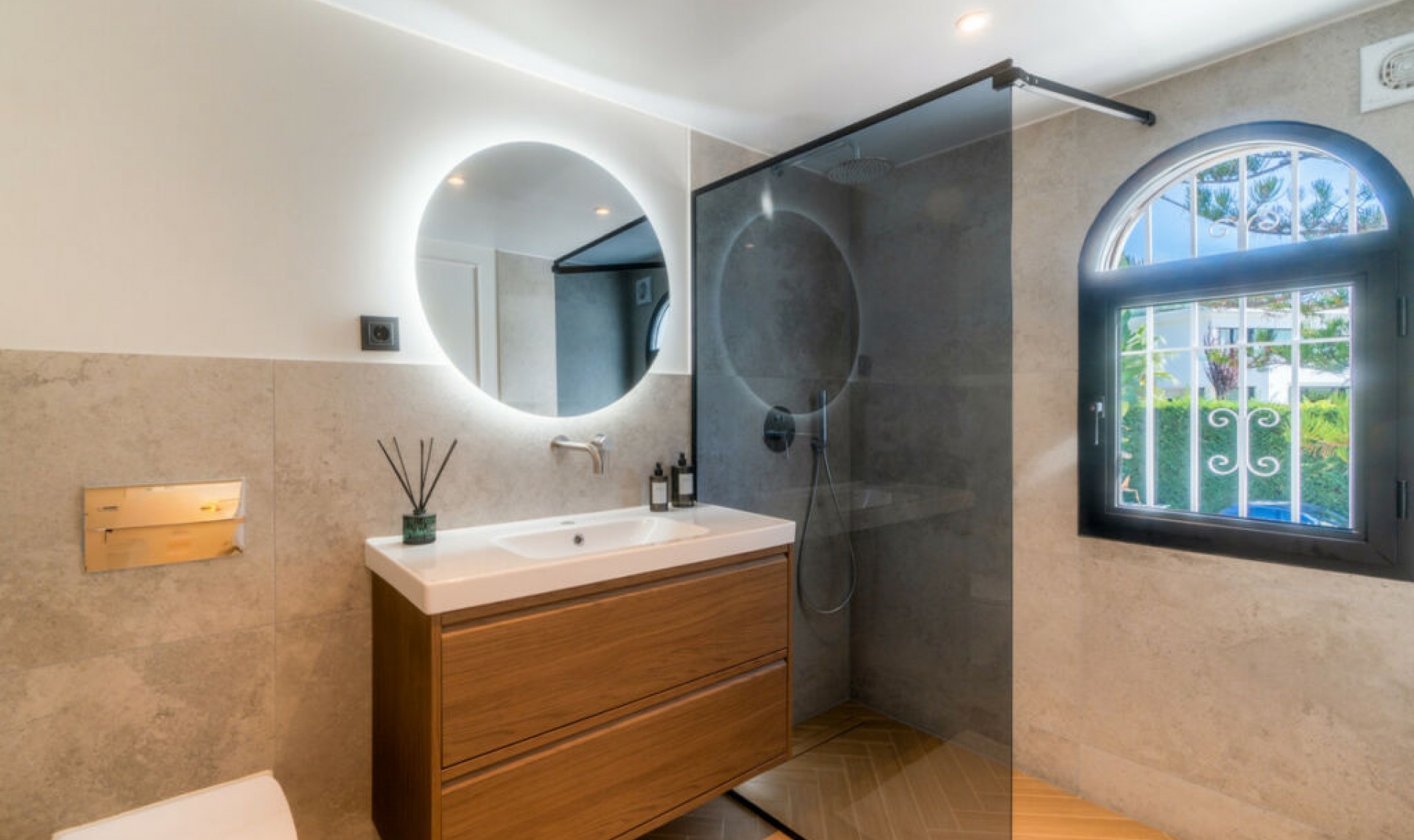 Resale - House -
Nueva Andalucía