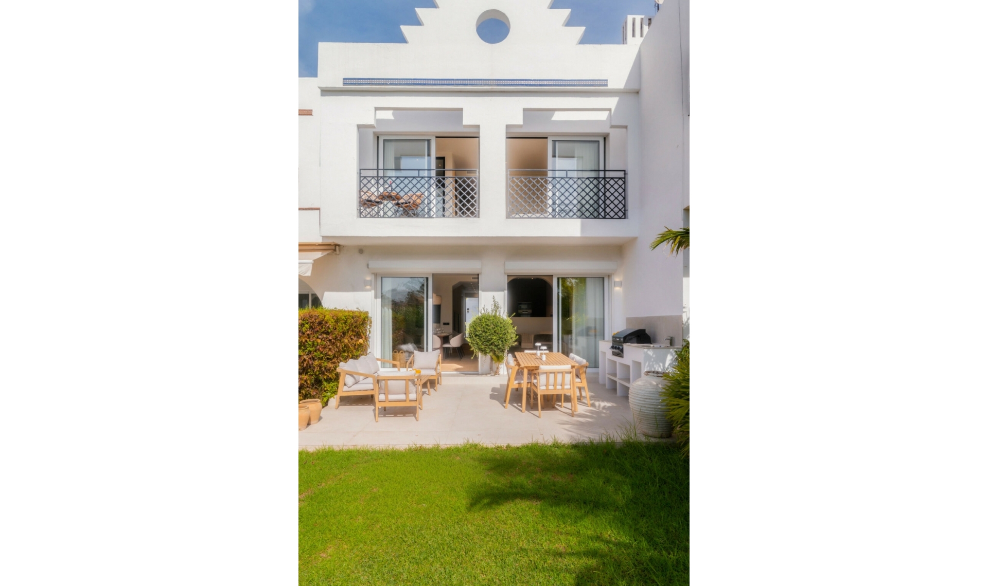 Resale - House -
Nueva Andalucía